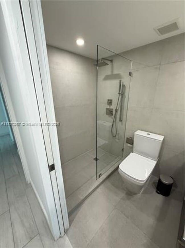 Building Photo - 5900 Collins Ave