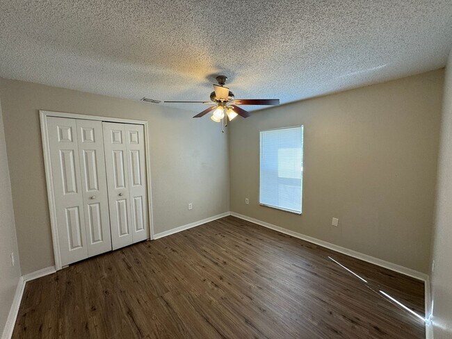 Building Photo - Spacious 4-Bedroom Home with 3 Full Baths in Whispering Trails – Pet Friendly!