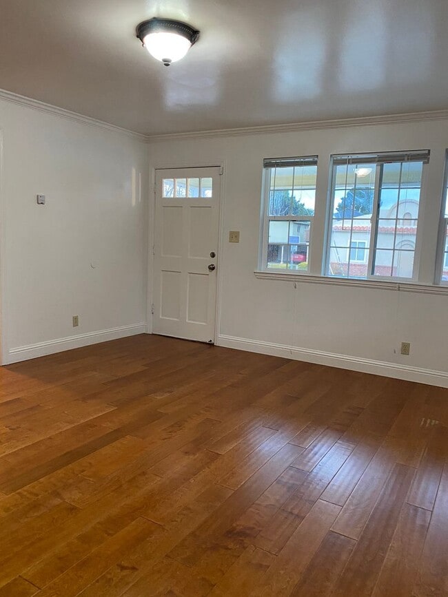 Building Photo - Two bedroom one bath home walking distance to beach and Naval Postgraduate School