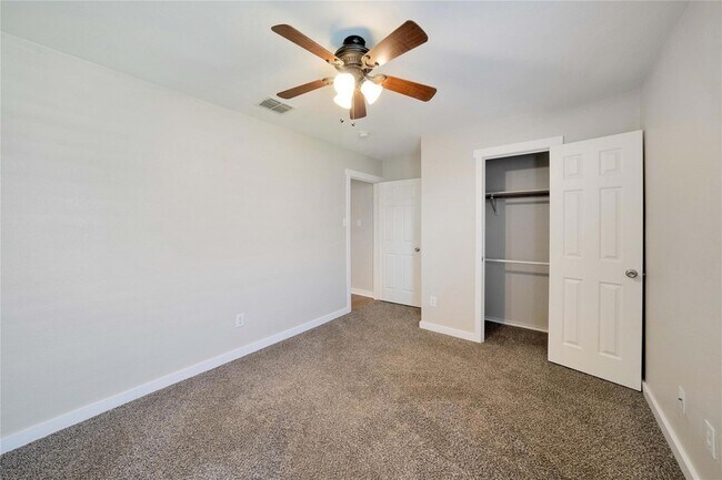 Building Photo - 716 Preston Dr