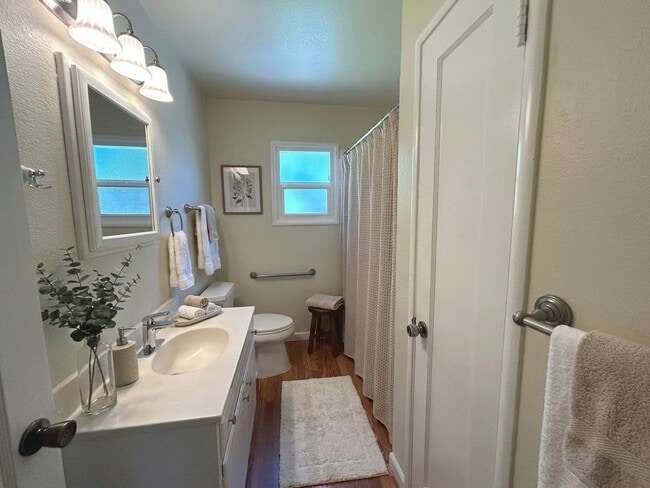 Building Photo - 3 bedroom, 2 bath Concord Home