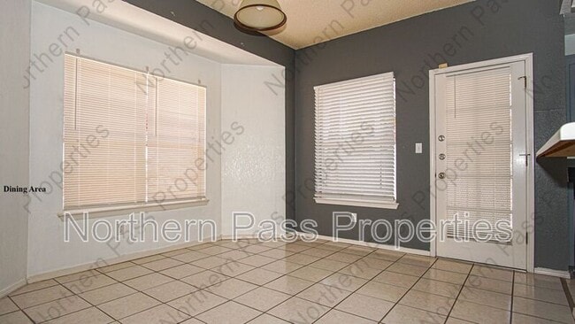 Building Photo - 12107 Valley Quail Dr
