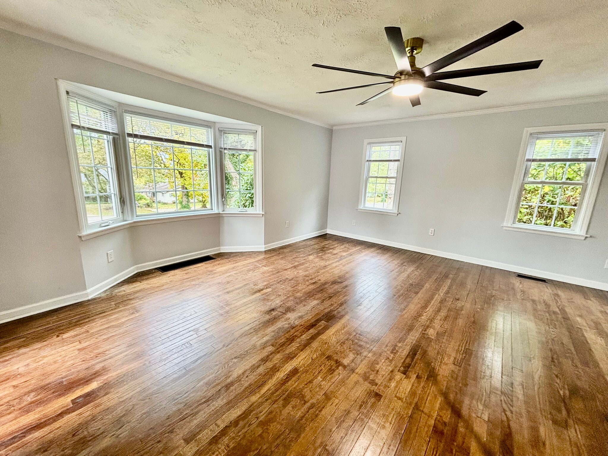 Building Photo - 3327 Alpine Dr