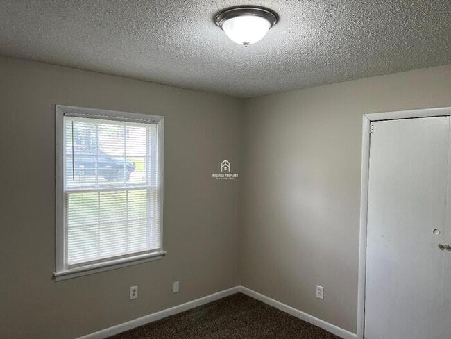 Building Photo - 6119 Rickwood Dr NW