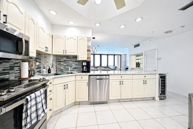 Building Photo - 9900 S Ocean Dr