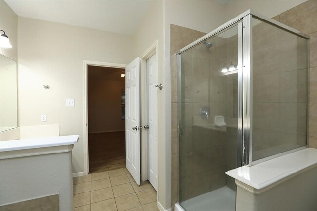 Building Photo - 8231 Gran Villa Dr