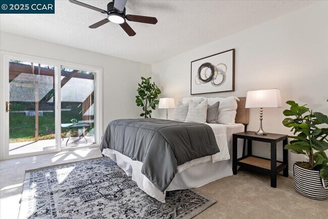 Building Photo - 207 Midway Dr