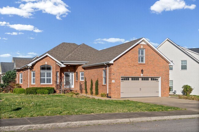 Building Photo - 3 Bedroom 2 Bath Pet Friendly Home For Rent with Community Pool Access!