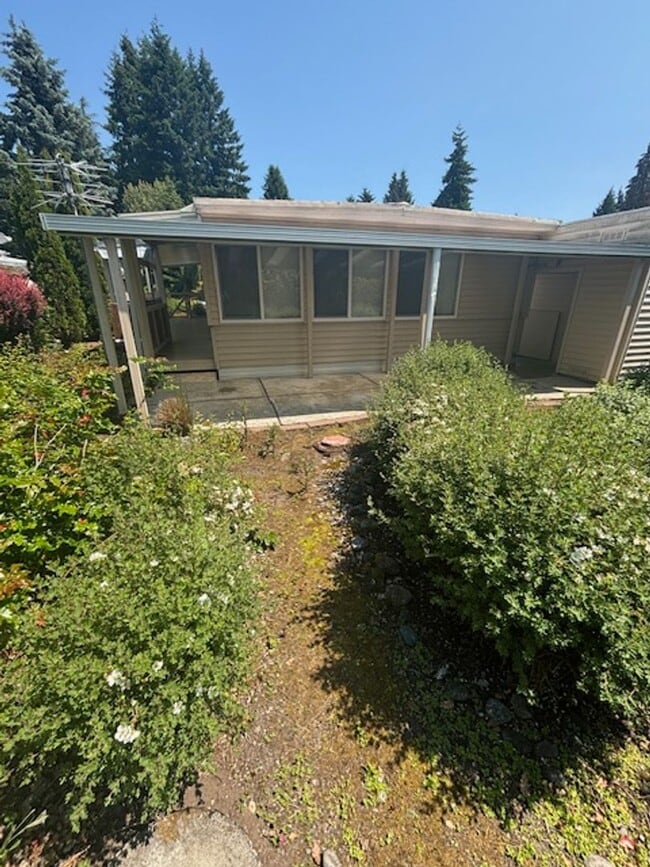 Building Photo - Bothell area Hollyhills location