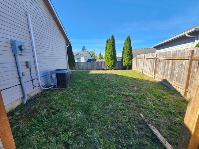 Building Photo - Available Mid January