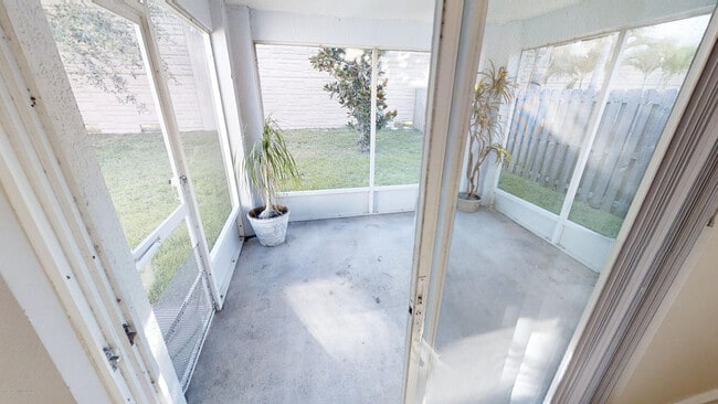 Building Photo - 2457 Deercroft Dr