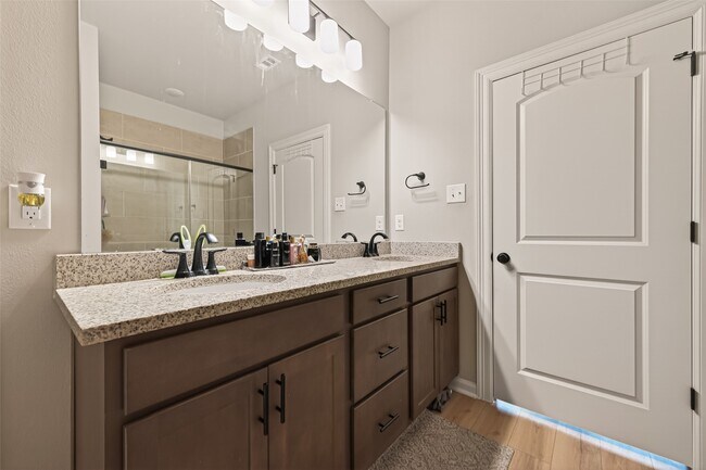 Building Photo - 1010 Gentle Nook Dr