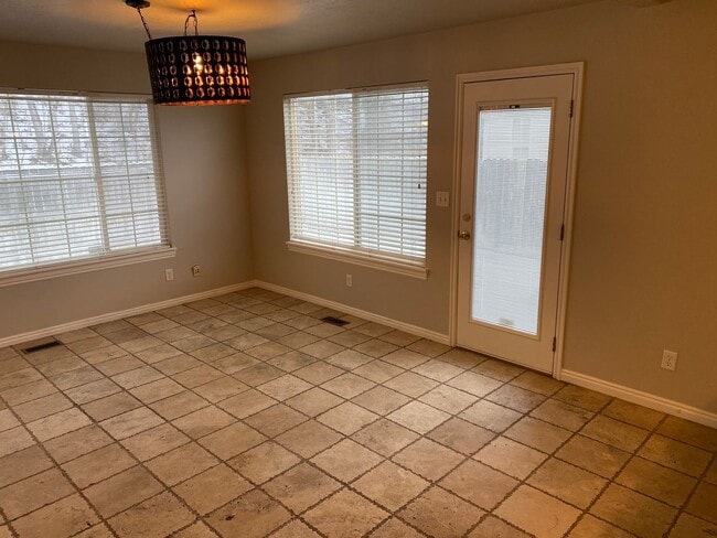Building Photo - Nice home in great location