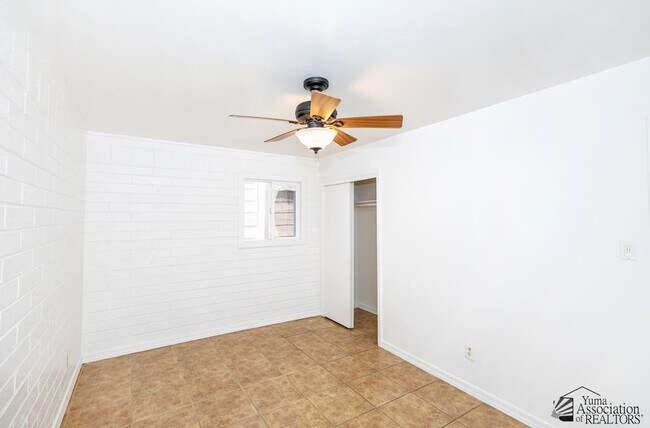 Building Photo - 1281 W 18th St