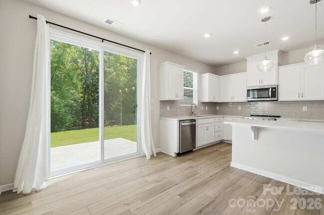 Building Photo - 14862 Tamarack Drive