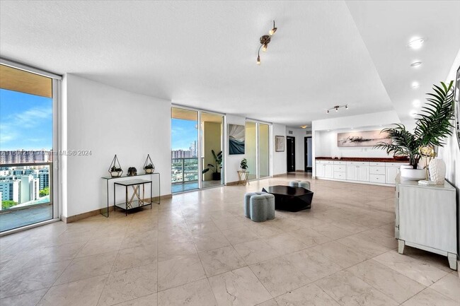 Building Photo - 150 Sunny Isles Blvd