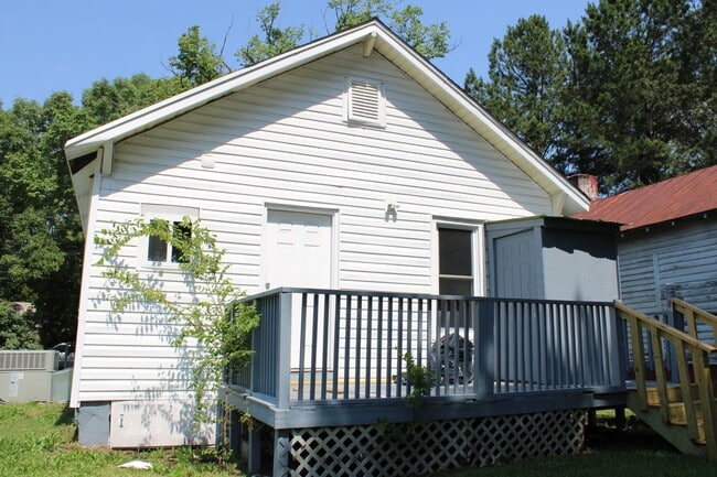 Building Photo - 413 Grace St S