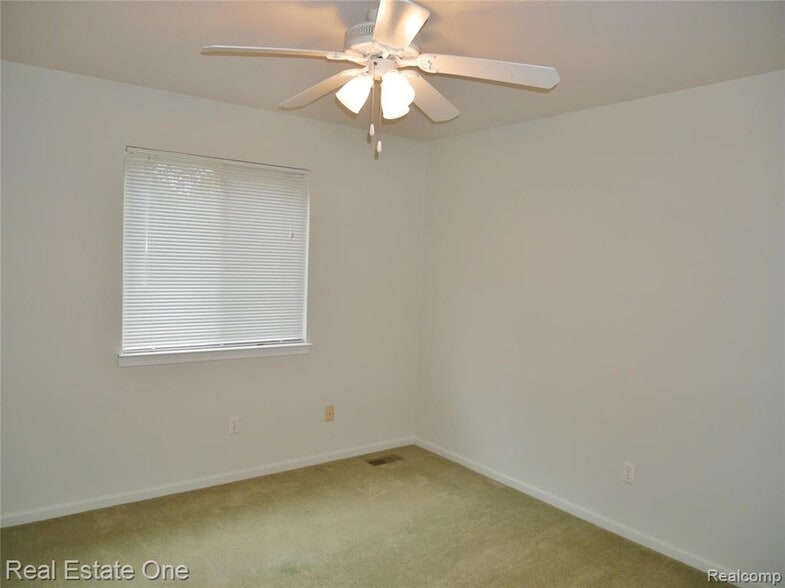 Building Photo - 5499 Seabreeze Ln