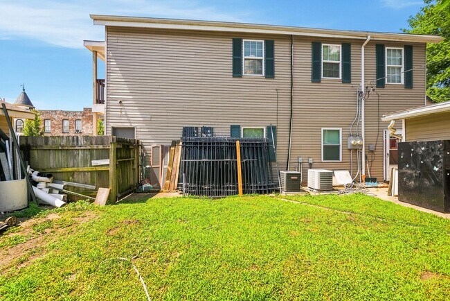 Building Photo - 511 Schirmer St