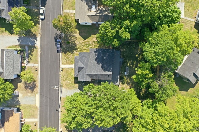 Building Photo - 1106 Attica St