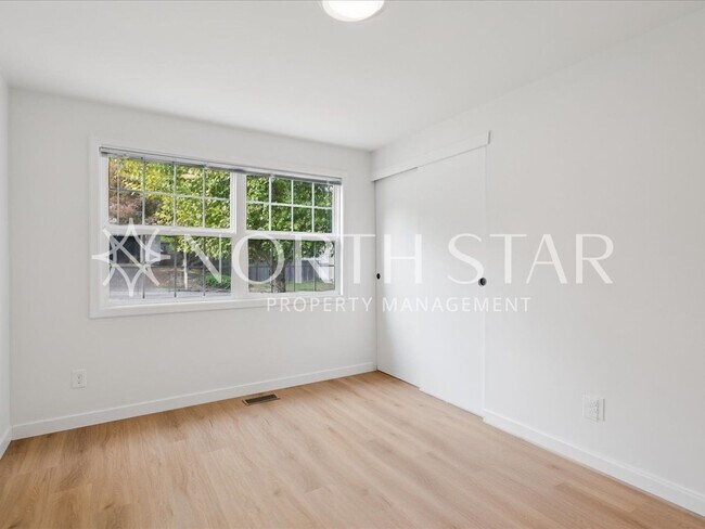 Building Photo - Charming Updated One-Level Home with Spaci...
