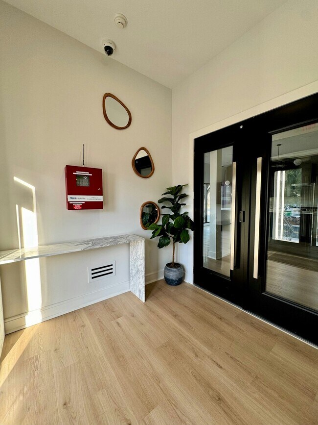 Building Photo - 85 W High St