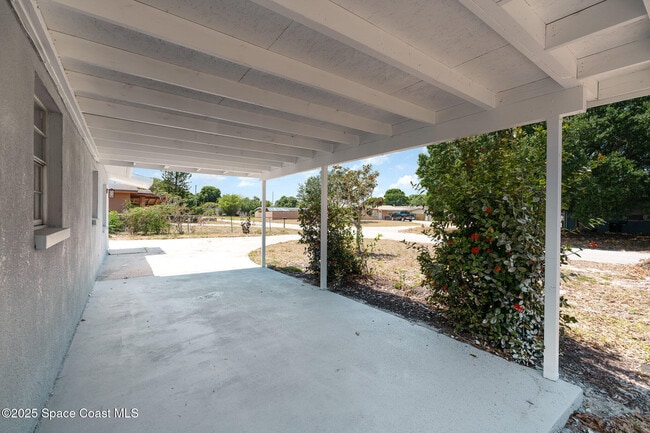 Building Photo - 1497 Breeze Ln