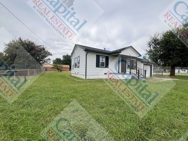 Building Photo - Charming 2 Bedroom w/ Move in Special