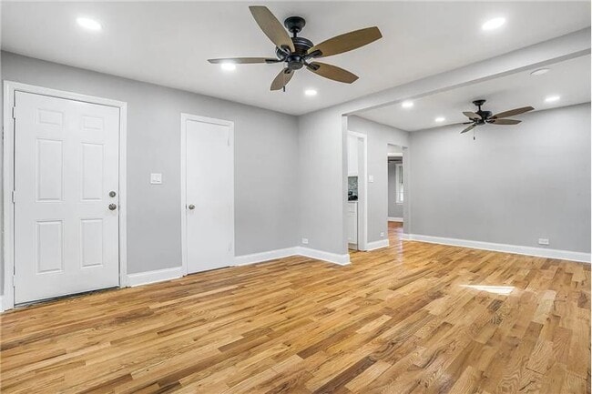 Building Photo - 6411 S Leclaire Ave