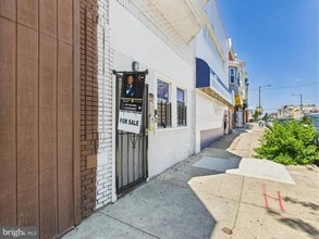 Building Photo - 616 S 60th St