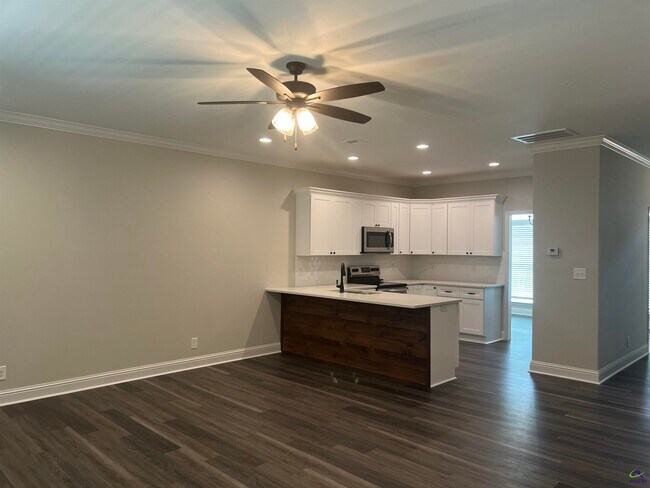 Building Photo - 250 High Ridge Ct