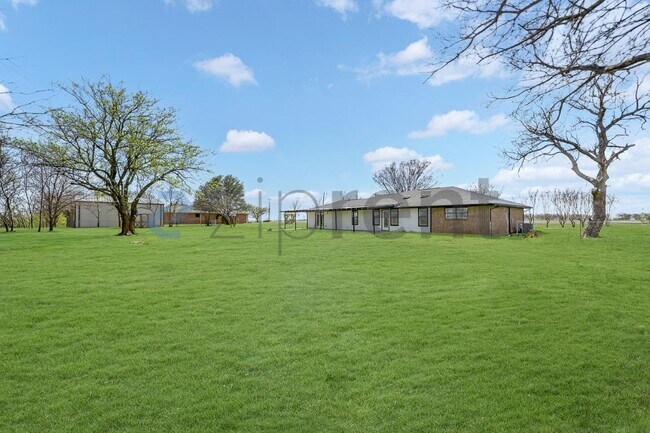 Building Photo - 2404 TX-289