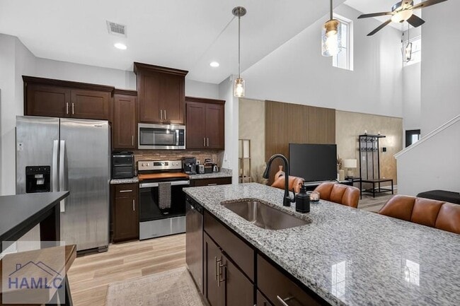 Building Photo - 840 Abode Ave