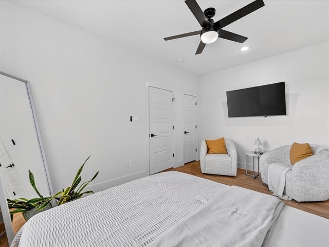 Building Photo - 1941 Glenmore Ave