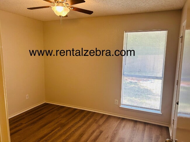 Building Photo - $2100 Lake Worth - GREAT FLOORPLAN