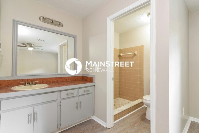 Building Photo - 5 Bedroom Pet-Friendly Home in Brandon, FL with Main Street Renewal