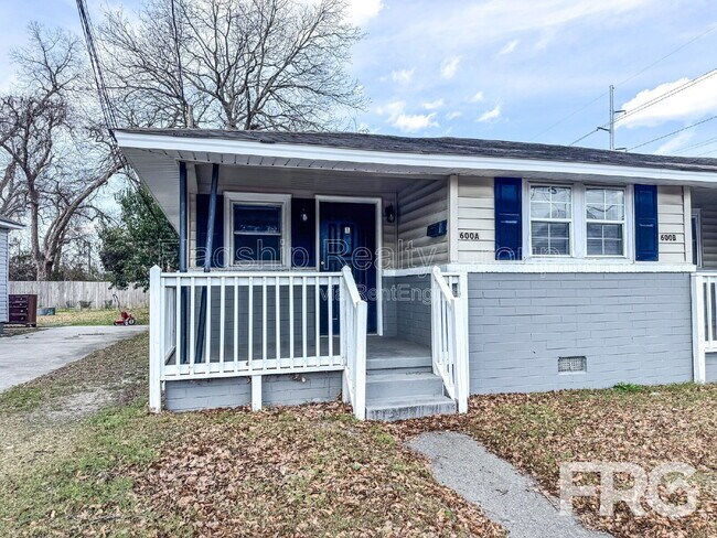 Building Photo - 600 Howell St