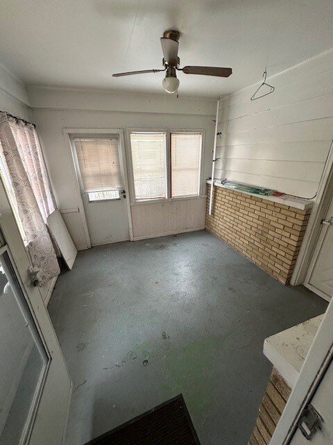 Building Photo - 1229 Algonquin Dr