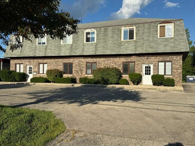 Primary Photo - 1725 N Farnsworth Ave