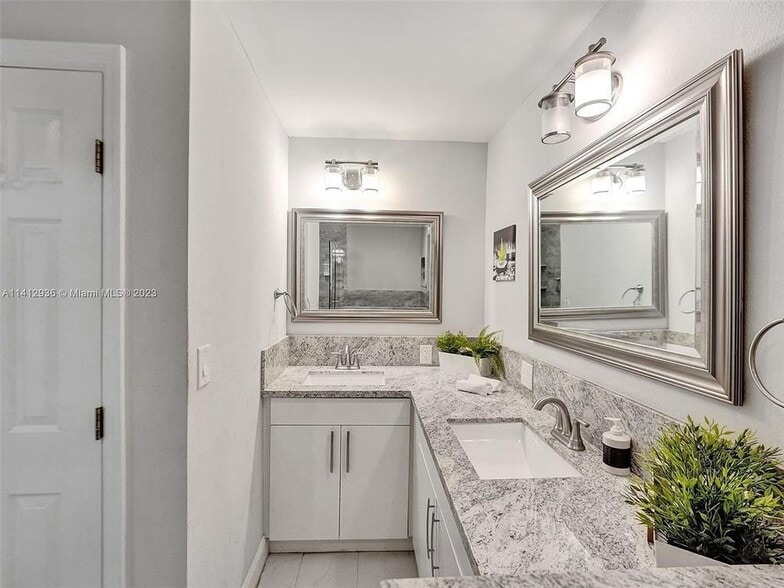 Building Photo - 2500 NE 19th St