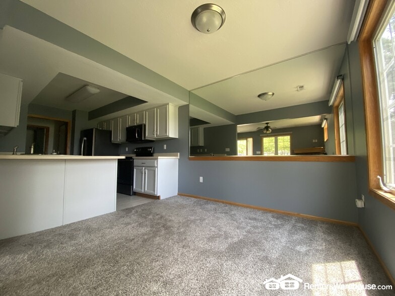 Building Photo - 2100 Meadow Chase Ln