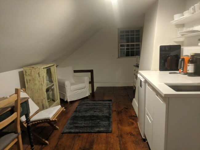 Sitting Area - 48 Benefit St