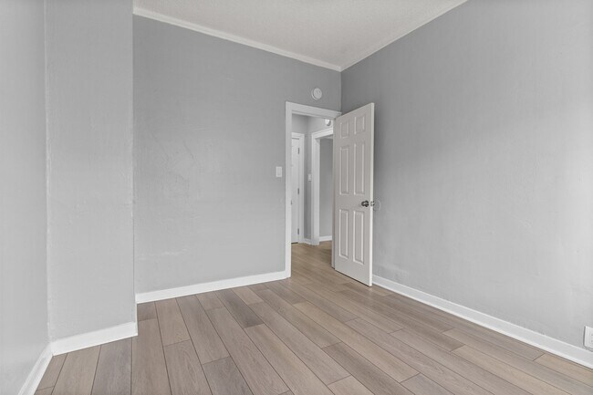 Building Photo - 1424 Chestnut Ave