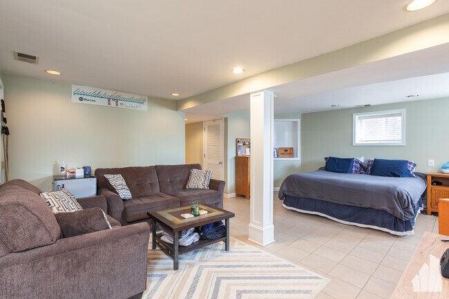 Building Photo - 1538 W Wrightwood Ave