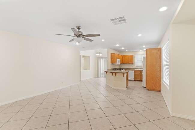 Building Photo - 7268 Vinca Rd