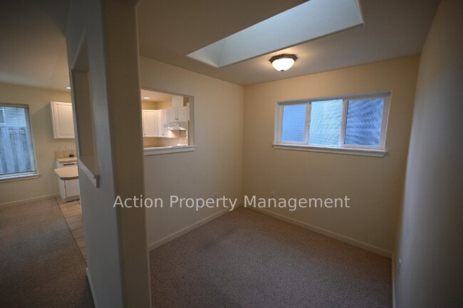 Building Photo - 2 bed, 2 bath, 1 car garage in a 4-plex, in Sequim