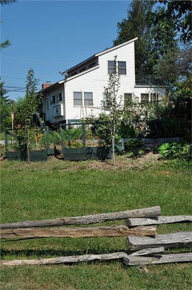 Building Photo - Unique 4 Bedroom with 2 Car Garage and out...