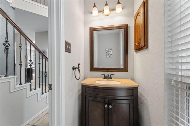 Building Photo - 10713 Alexandria Dr