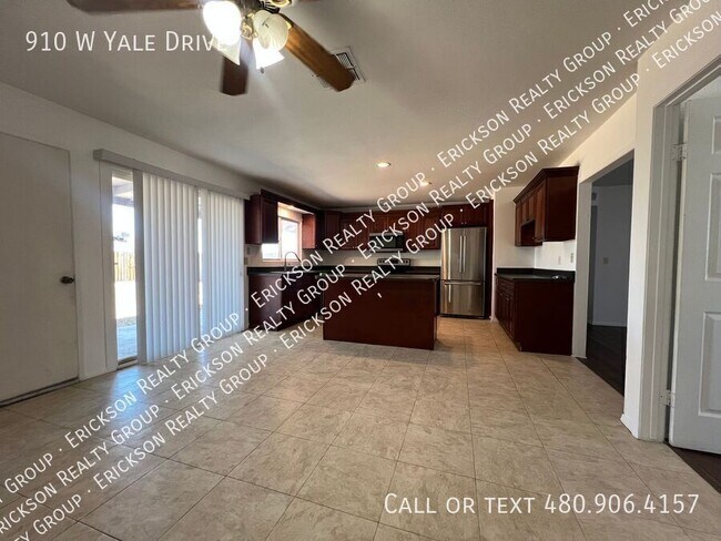 Building Photo - 910 W Yale Dr