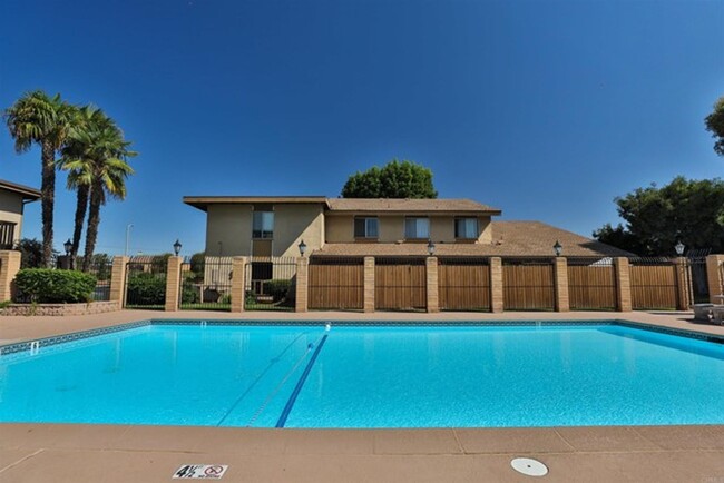 Building Photo - Lovely 3 Bedroom Townhome in Chula Vista!
